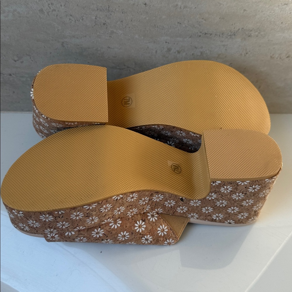 Beach by Matisse Cork Floral Women's Mules (NWOT) - Picture 4 of 6